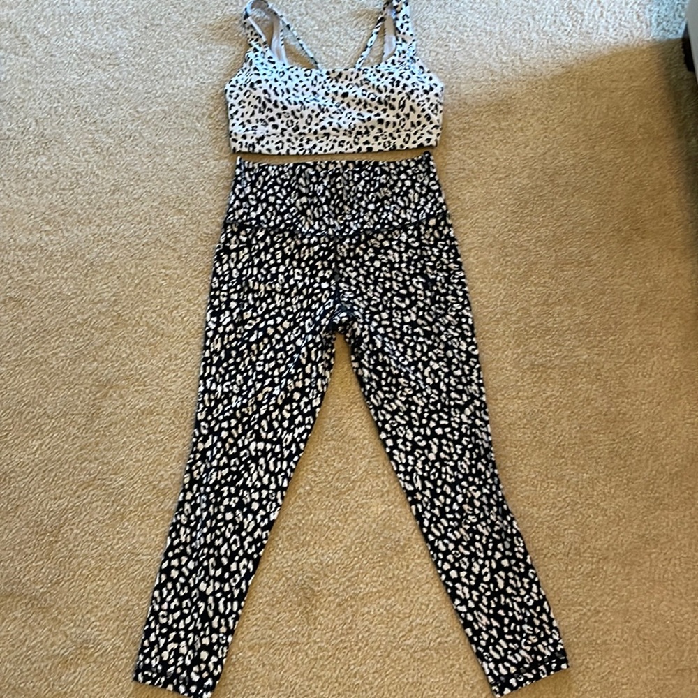 Athleta 7/8 tights and sports bra in size medium.
